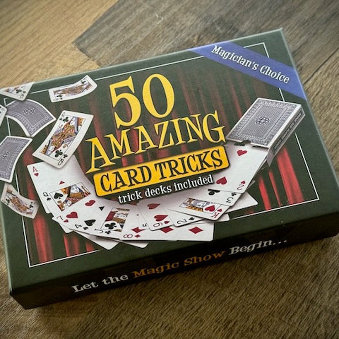 50 Amazing Card Tricks Kit Deluxe Edition