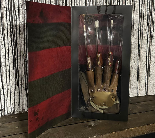 A Nightmare on Elm Street 2: Freddy's Revenge Deluxe Glove