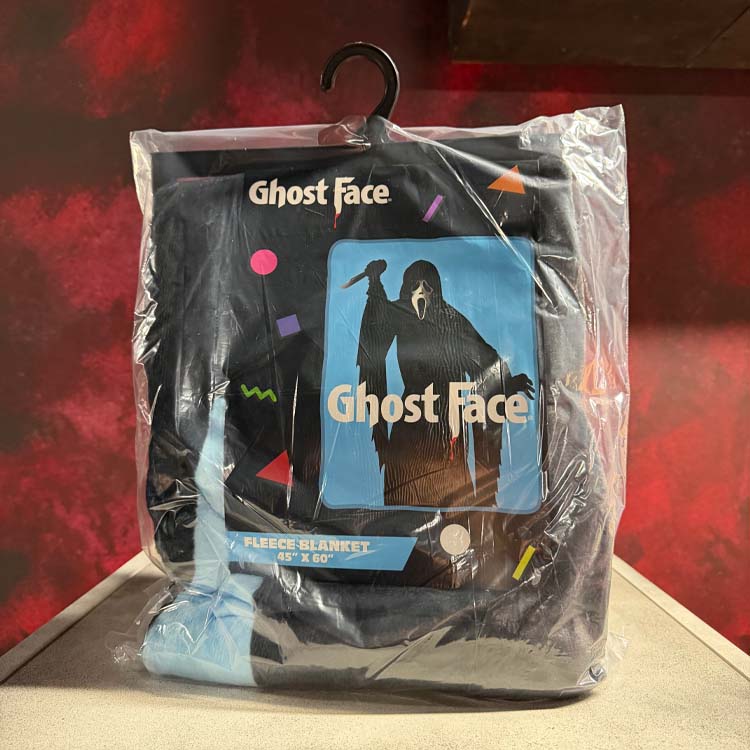 Scream – Ghostface Fleece Blanket | 45” x 60” - Home & Decor Image 4 | Terror 29